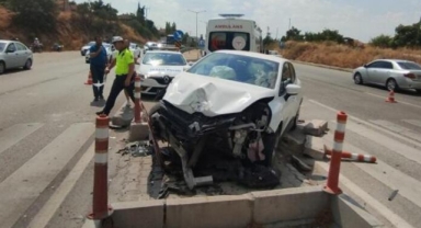 Ticari araçla otomobil çarpıştı:4 yaralı