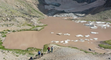 Türkiye'nin zirvesinde buzullar eriyor