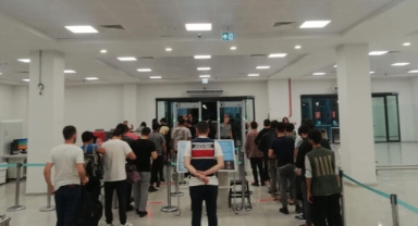 Yakalanan 163 kaçak göçmen daha sınır dışı edildi