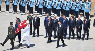 YAŞ üyeleri Anıtkabir'i ziyaret etti