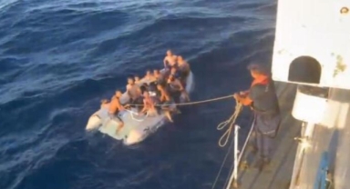 16 kaçak göçmen kurtarıldı 