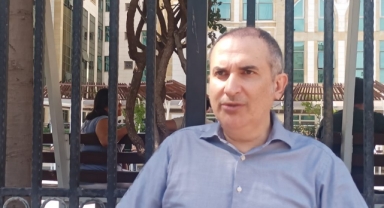 Adliye bahçesinde oturma eylemi