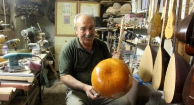 Ağaç kesiminin azaltılması için su kabağından bağlama yaptı