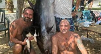 Amatör balıkçılardan 2 metrelik orkinos