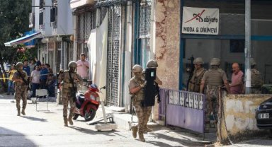 Annesini rehin alan şüpheli, hastanede öldü