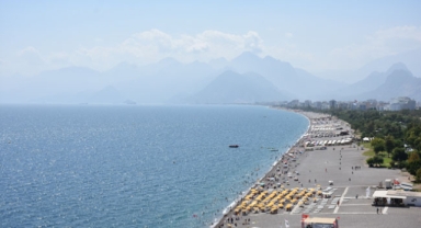 Antalya'da sıcaklar bunalttı