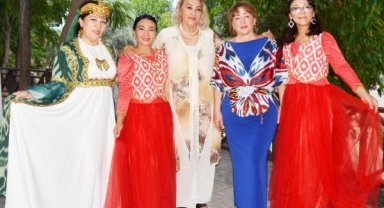 Antalya'da rengarenk Uygur Türkleri