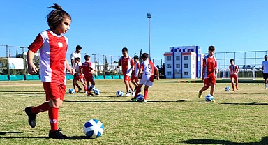 Antalyaspor Futbol Okulları Konyaaltı'nda 