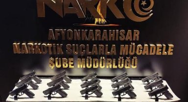 Araçlardan 28 ruhsatsız tabanca çıktı