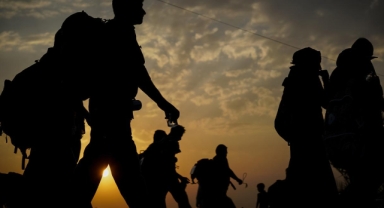 Avrupa'daki mülteci krizi siyasete yön veriyor