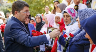 Bakan Tunç'tan Diyarbakır annelerine ziyaret