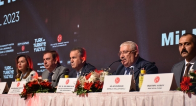 'Bölücü örgütleri desteklemek başka bir şey, sansür başka bir şeydir'