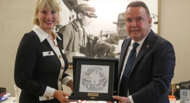 İngiltere Büyükelçisi Böcek’e konuk oldu