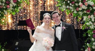 Savaş çifti görkemli bir düğünle evlendi