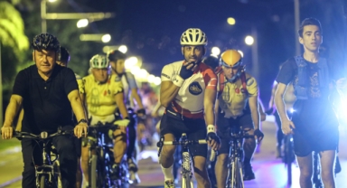 Çevre dostu bisikletler ile pedal çevirdiler