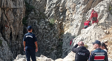  Dağcı rahatsızlandığı mağarada mahsur kaldı