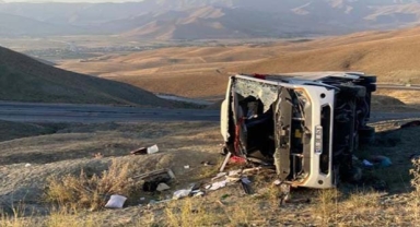 Devrilen otobüs düzensiz göçmenlerin sonu oldu