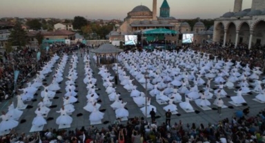 Doğum yıldönümü görkemli gösteriyle başladı