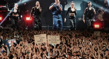  Edis Elmalı'da  konser verdi