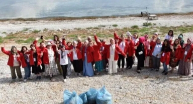 Eğirdir Gölü'nde çevre temizliği