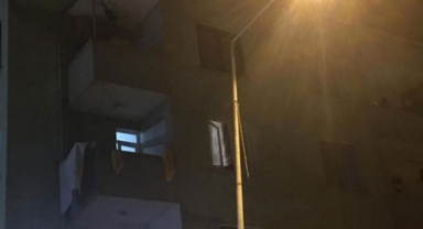 Eşi ve kızını rehin aldı