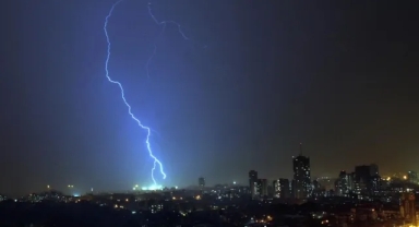 Hindistan'da yıldırım düştü: 10 ölü