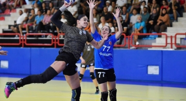 İKİDE İKİ PEŞİNDE