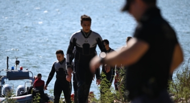 İzmir'de düşen helikopterdeki 3 kişiyi arama çalışmaları sürüyor