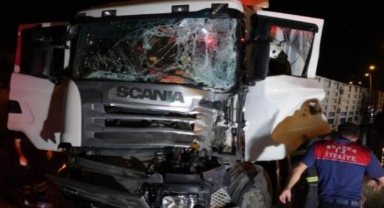 Kabinde sıkıştı, itfaiye kurtardı