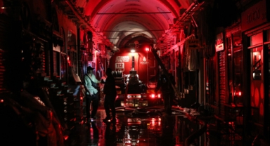 Kapalıçarşı'nın çatısında çıkan yangın söndürüldü