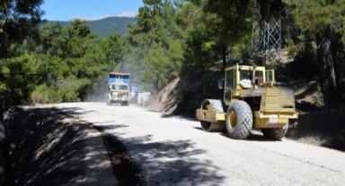 Kaş Yuvacık yolu asfaltlanıyor  