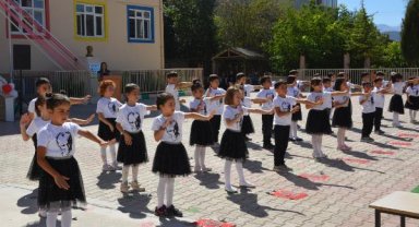 Korkuteli'nde İlköğretim Haftası kutlaması