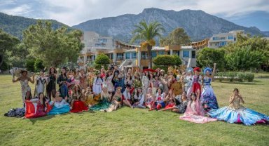 Kraliçe adayları Kemer'de kampa girdi