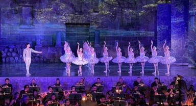 'Kuğu Gölü' bir kez daha büyüledi