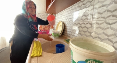 Mahalle sakinleri evlerine su gelmesini istiyor