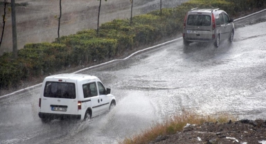 Meteoroloji uyardı: Batı bölgeleri için gök gürültülü sağanak uyarısı