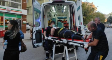 Motorsiklet ile otomobil çarpıştı: 3 yaralı