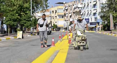 Muratpaşa’da yol çizgileri yenileniyor 