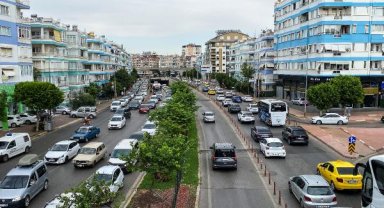Okullar açıldı, trafik durma noktasına geldi