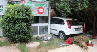 Önce eczaneye çarptı, sonra restorana girdi