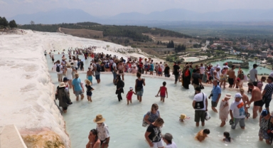 Pamukkale'ye ziyaretçi akını