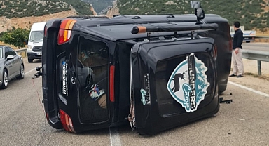 Sanatçı Sümer Ezgü, aracıyla kaza yaptı