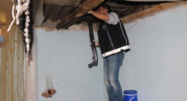 Tavana gizlenmiş pompalı operasyonda ele geçirildi