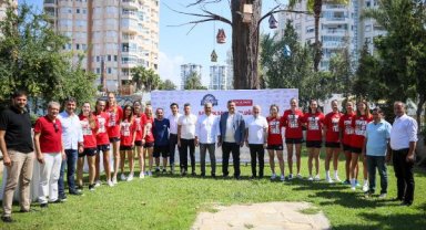 Voleybolculara sağlık sponsoru