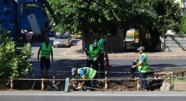 Yağmur suyu hattı temizliği başladı 