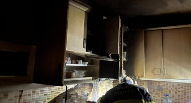 Yangın çıkan evde hasar oluştu