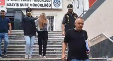 Yazar kadın eski eşini boğazını keserek öldürdü