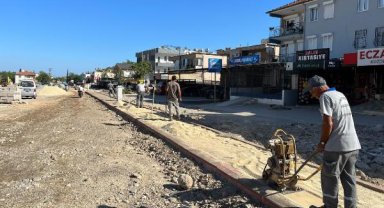 Kemer’de yol ve kaldırım çalışmaları 