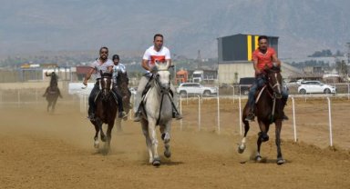 Manavgat’ta Rahvan At Yarışları yapıldı