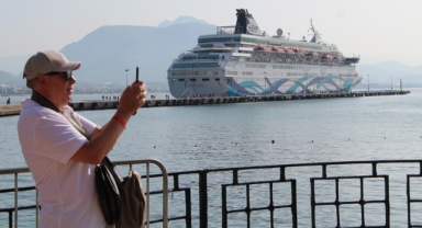 Yüzen otel Alanya'da